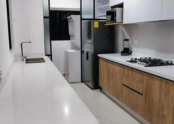 Luxury Accommodation, Including A Tour To The Famous Arch