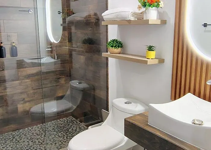 Luxury Accommodation, Including A Tour To The Famous Arch Apartment